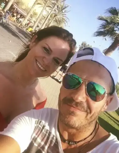 Cathrina Melody bei einem Auftritt mit einem deutschen Schlagerstar